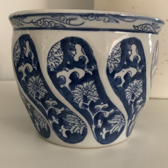 Chinoiserie Blue and‎ White Porcelain Cachepot Planter ceramic home decor - Picture 8 of 8